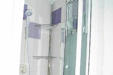 6 bed house, Markenfield rd, City centre, Guildford, GU14PD - Image 7